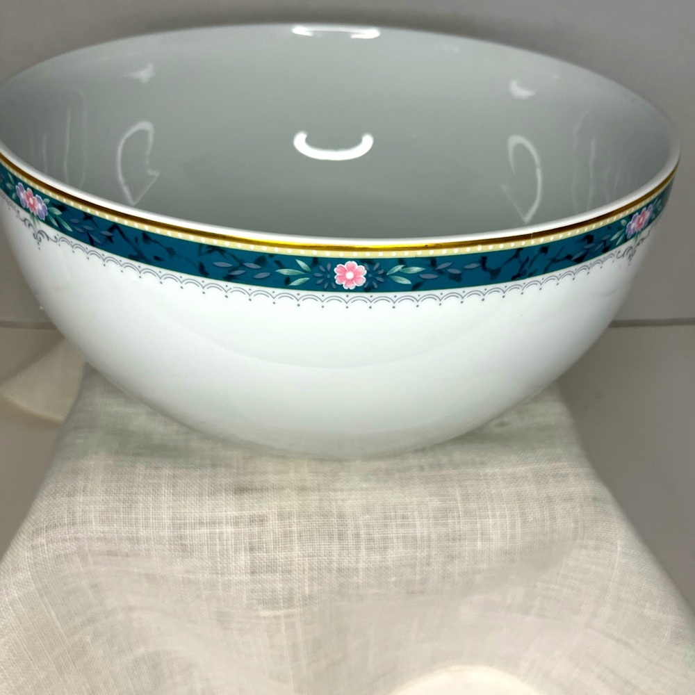 Christopher Stuart Fine China serving Bowl